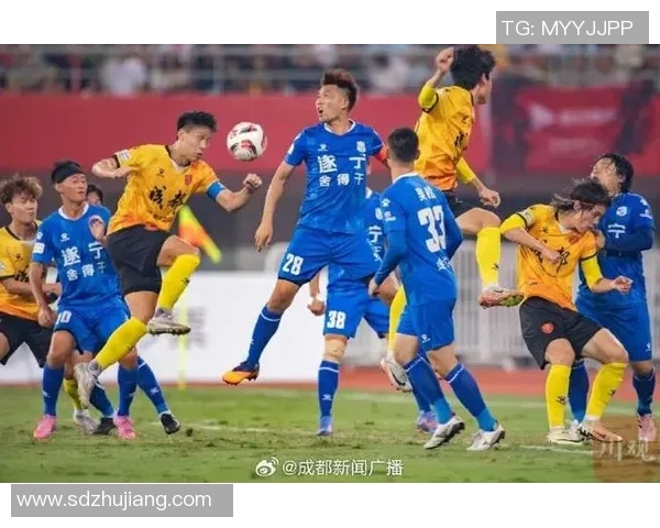 城市联赛特别报道：成都足球队在逆境中崛起的奋斗历程与荣耀时刻