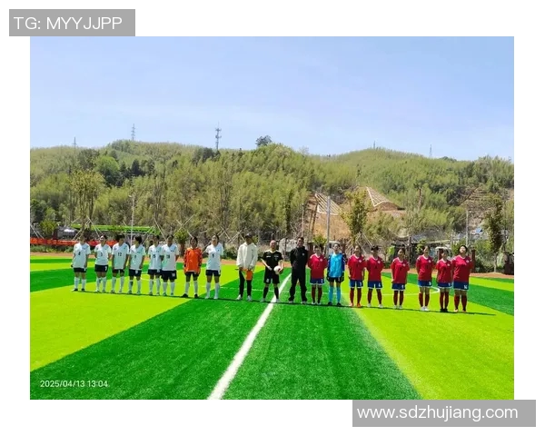 孩子追逐足球明星的梦想与激情展现青春活力的精彩瞬间